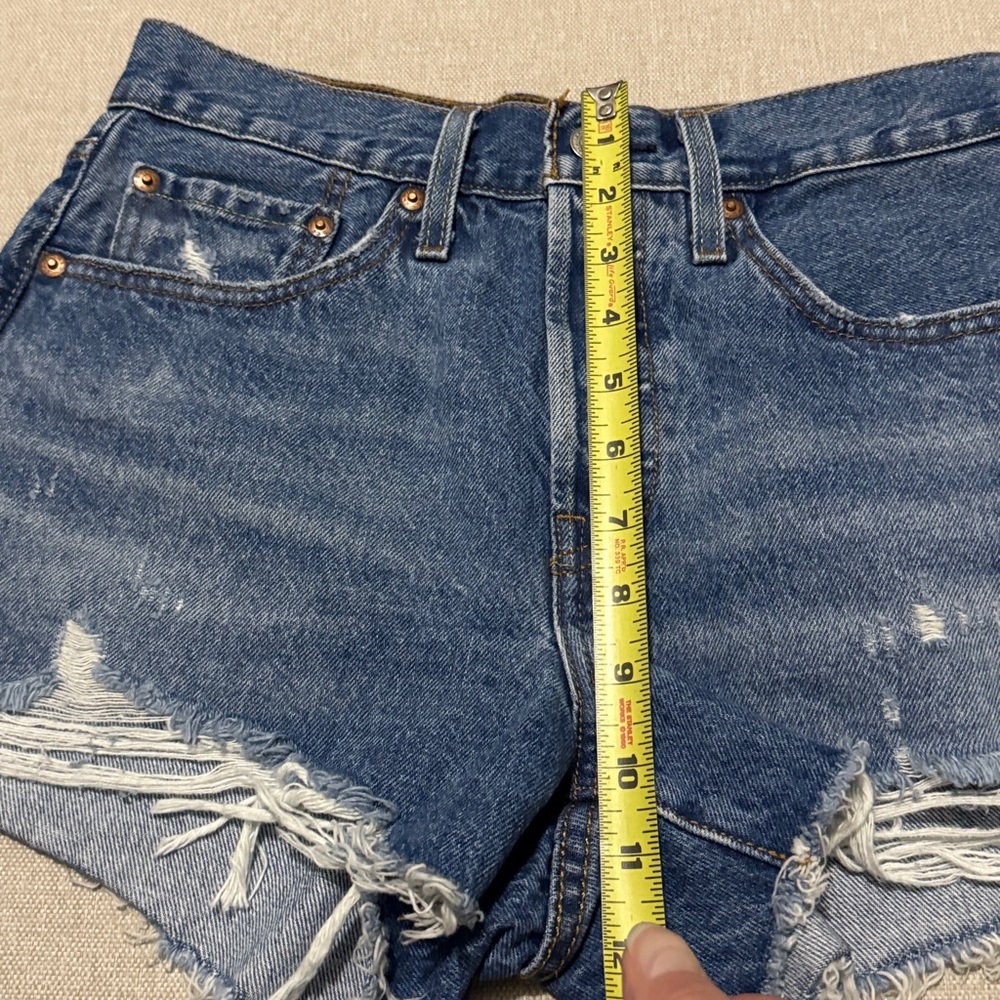 Levi’s 501 ButtonFly Denim Shorts-Sz 26-Distressed Raw Hem-EUC-100% Cotton - Picture 5 of 12
